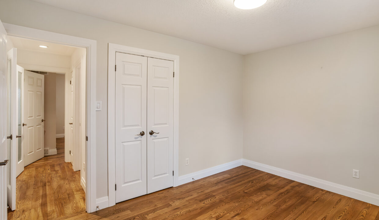 016-61 Stephen Moore Dr (16)