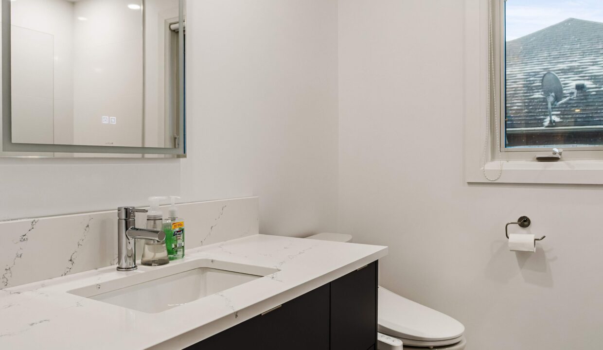 018-61 Stephen Moore Dr (18)