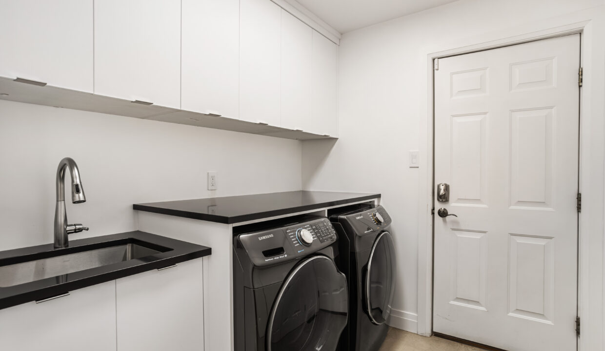 020-61 Stephen Moore Dr (20)