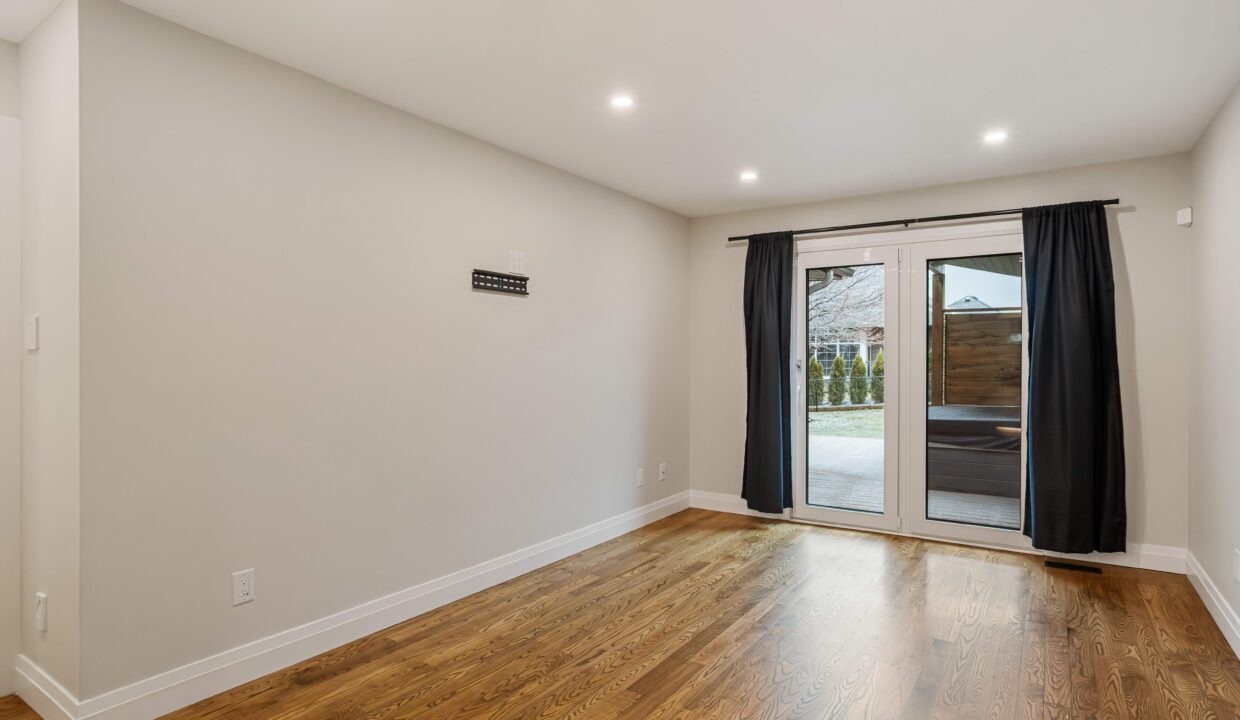 021-61 Stephen Moore Dr (21)