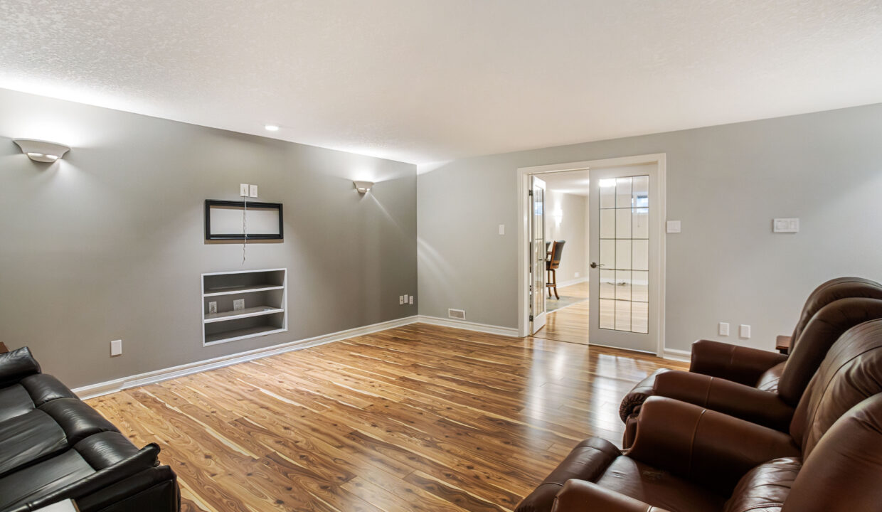 025-61 Stephen Moore Dr (25)