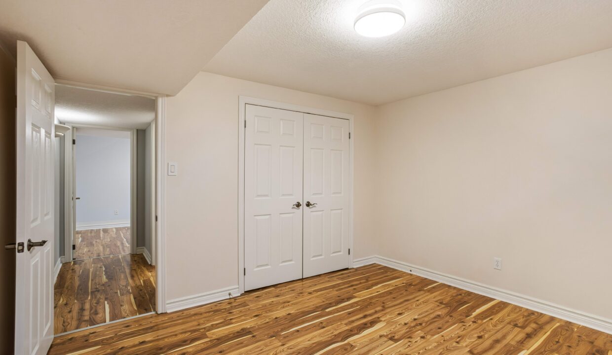 033-61 Stephen Moore Dr (33)