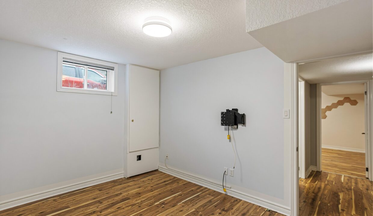 034-61 Stephen Moore Dr (34)