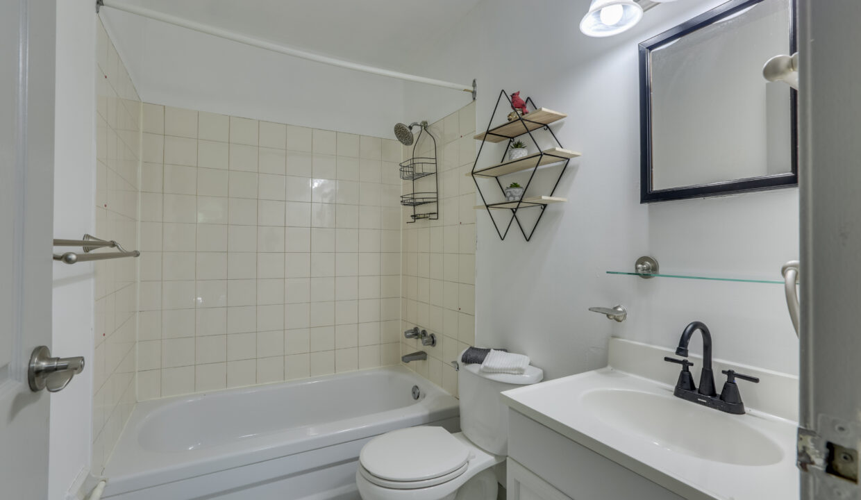 271 Thames Street 23