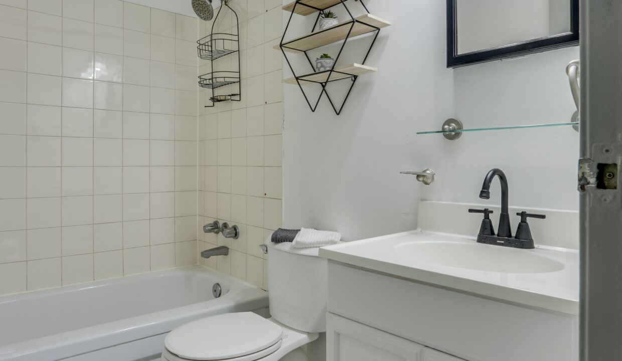 271 Thames Street 24