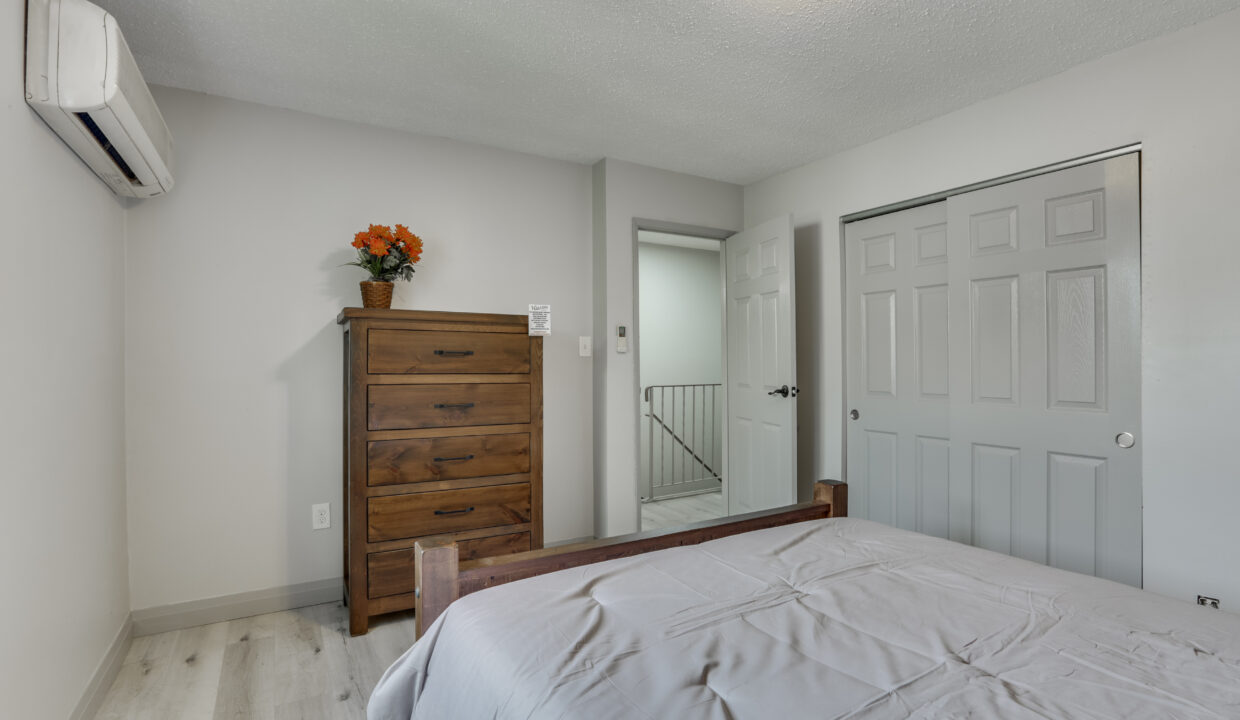 271 Thames Street 27