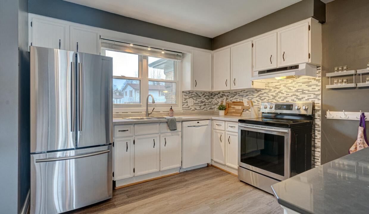 447 Grand View Avenue London-large-010-005-grand view avenue8-1500x1000-72dpi