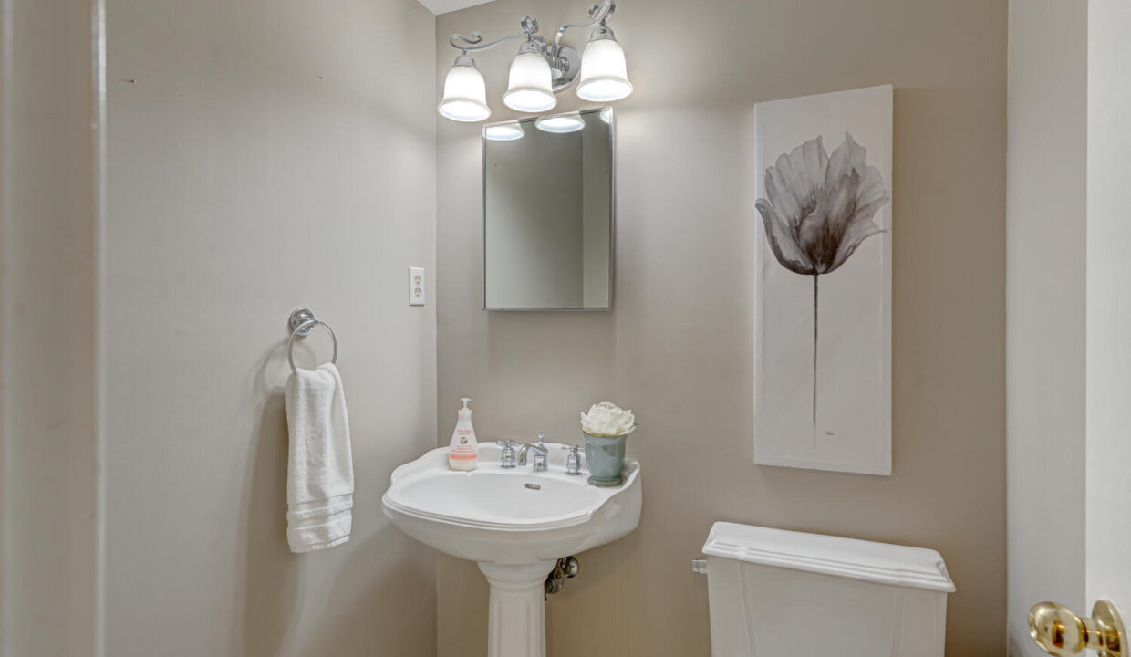 447 Grand View Avenue London-large-038-028-grand view avenue25-1500x1000-72dpi