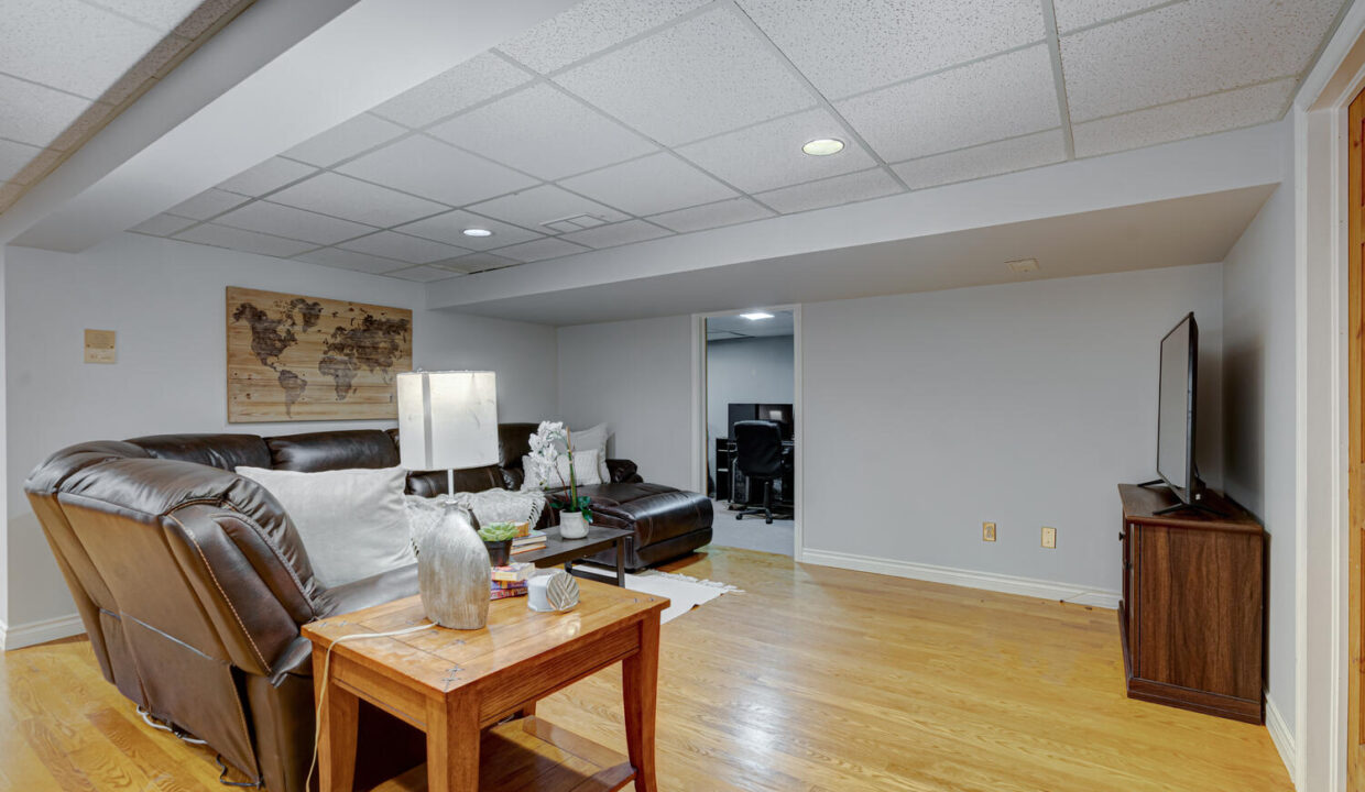 447 Grand View Avenue London-large-040-022-grand view avenue27-1500x1000-72dpi
