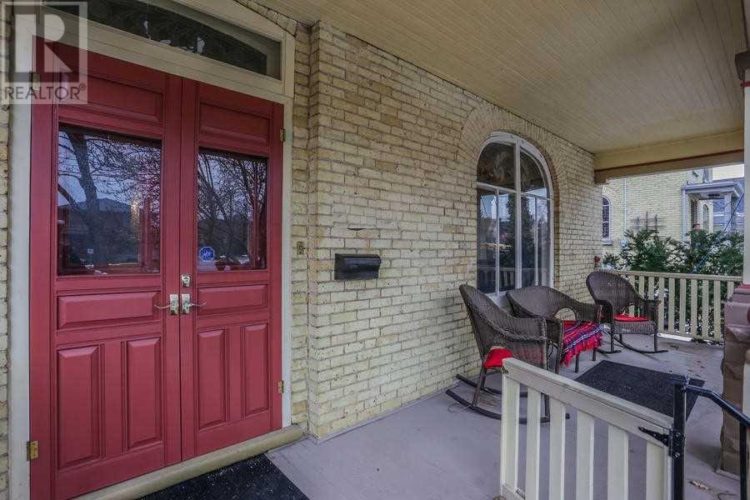 Front-Porch-waterloo-750x500