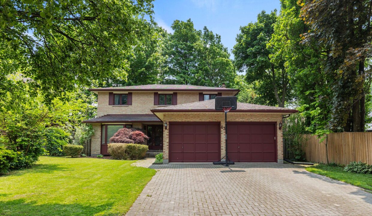 43-mountainview-crescent-london-south-X12264233-1