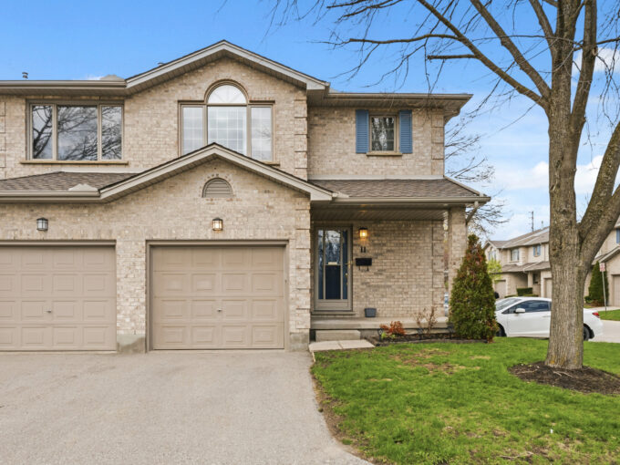 155 Killarney. For RENT