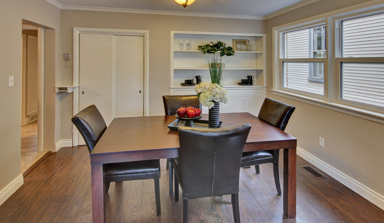 Dining 2