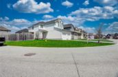 829 Queensborough Cres