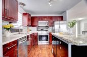 829 Queensborough Cres