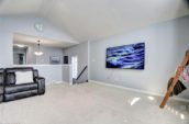 829 Queensborough Cres