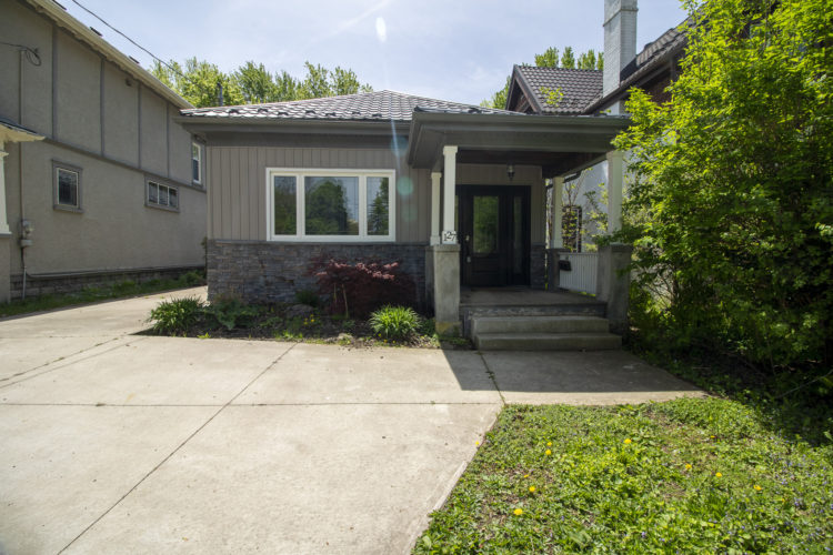 127 St James